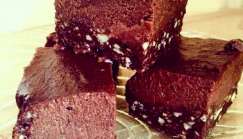 HealthIER alternative to brownies and fudge: Frozen Chocolate Brownie Bars