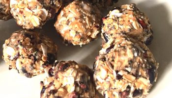 Raw rolled oats energy bites are perfect for a post-workout snack