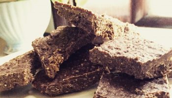 Raw Cacao Energy Bars: energizing treat that's gluten-free, sugar-free, vegan