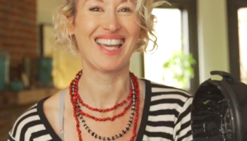 Ageless Diet Creator Tania makes a superfood smoothie for glowing skin