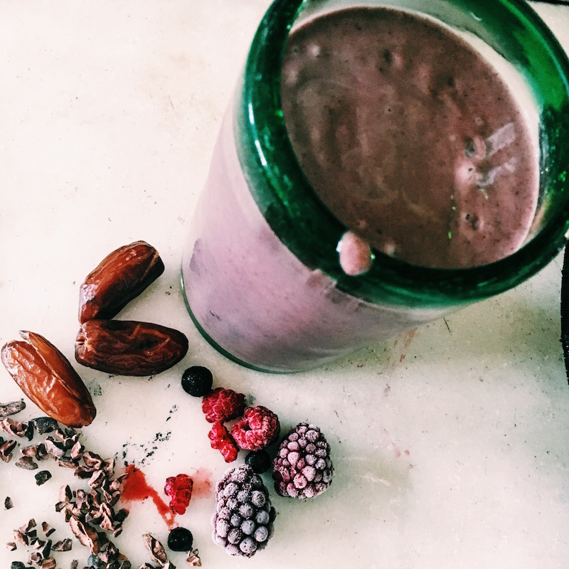 A rich, chocolatey, creamy delicious smoothie that is full of good plant-based fats and proteins, omega-3s, and phytonutrients. All of which promotes beautiful, glowing skin.