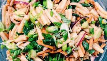 Tahini noodles with carrots, green beans, red onions, easy to make, delectable